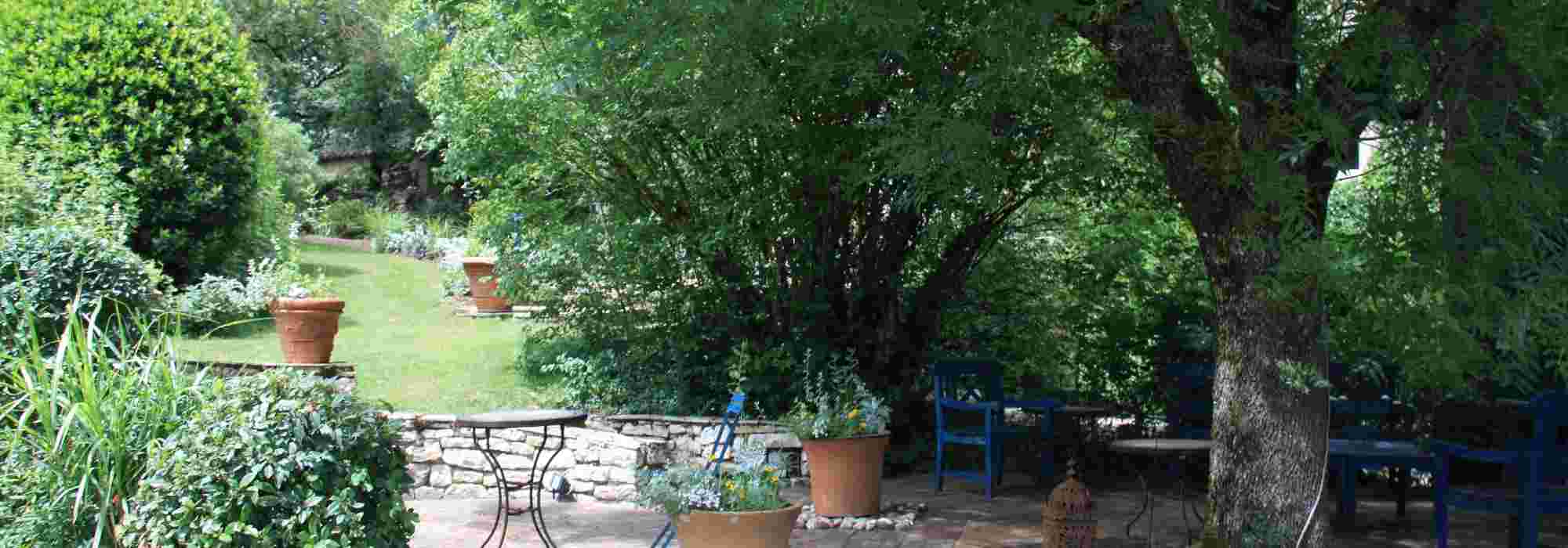 How to design a long and narrow garden?