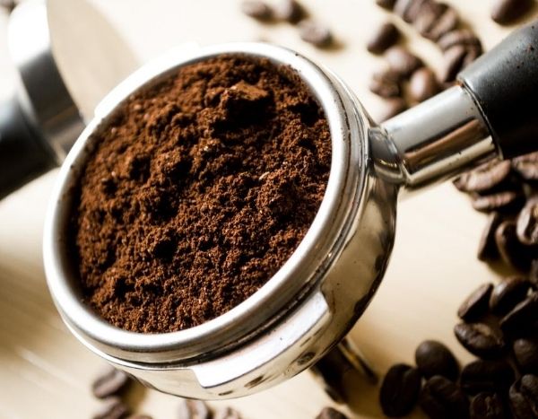 Used coffee grounds: a treasure for garden plants or just a myth?