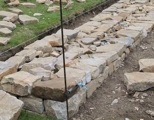 How to build a dry stone wall?