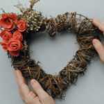 How to make a heart-shaped crown for Valentine's Day?